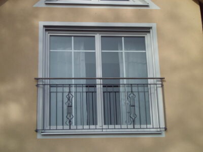 Französischer Balkon mit Zierelement